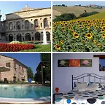 Casa Il Girasole Con Piscina Nelle Marche منزل ريفي
