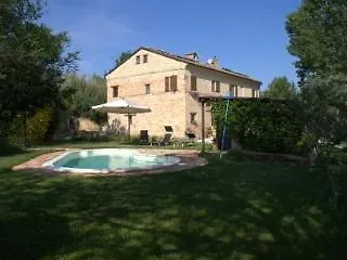 Casa Il Girasole Con Piscina Nelle Marche Lantställe