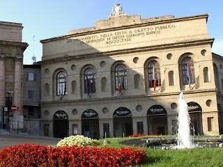 Casa Il Girasole Con Piscina Nelle Marche マチェラータ